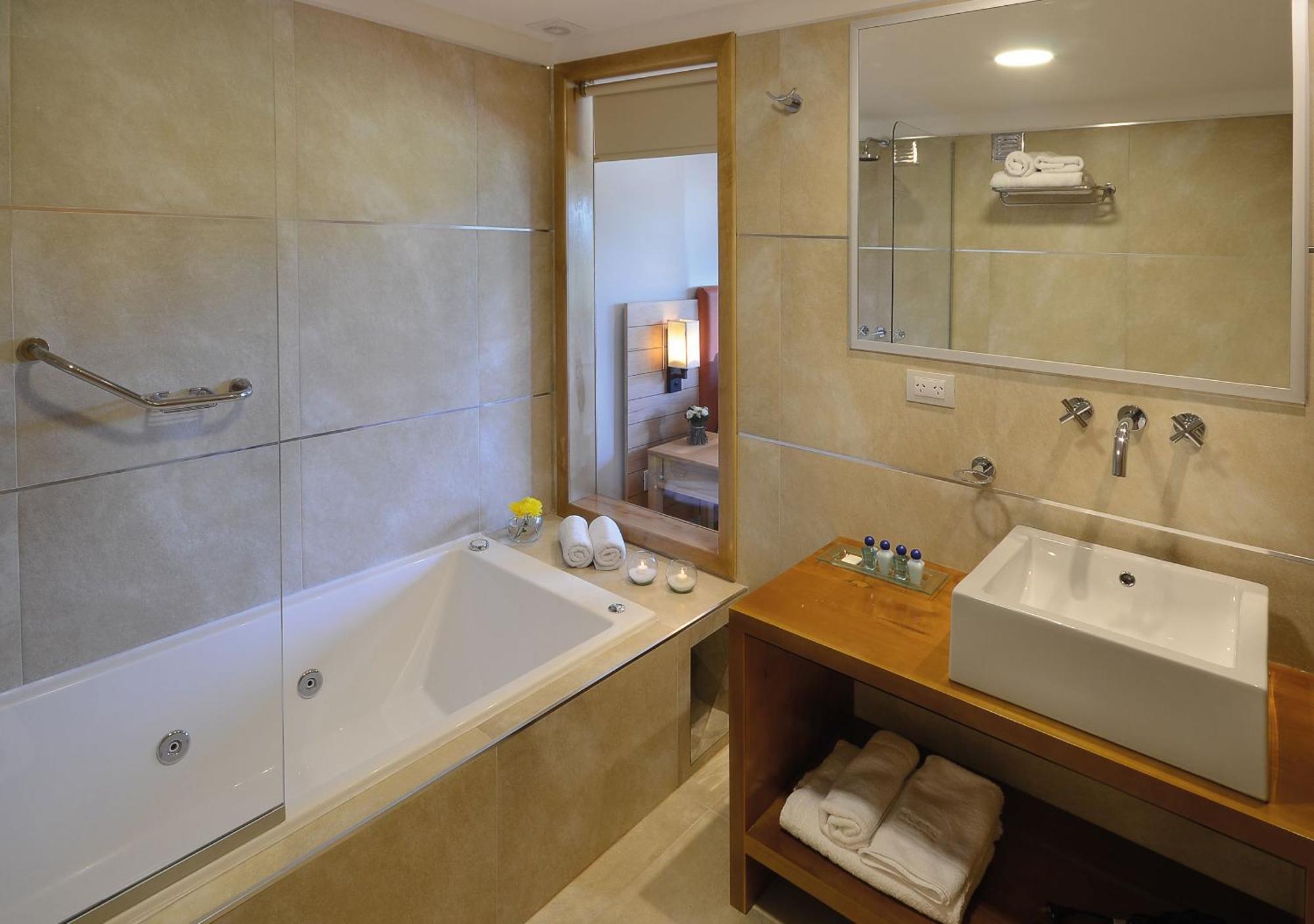 Hotel Huenu By Dot Boutique à Villa La Angostura Extérieur photo